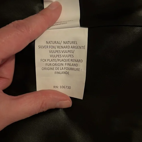 Vince Silver Fox Fur Vest.  Single clasp.  Mint condition. Retail $1,499. - Picture 6 of 8